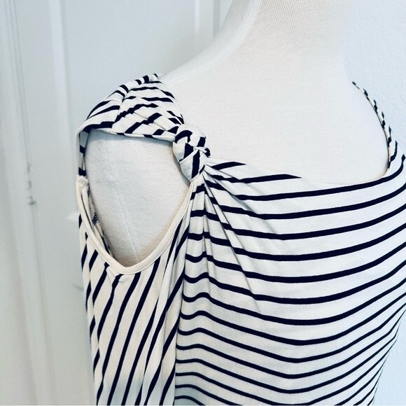 Vince Camuto Striped Cold Shoulder Top Women's Sz Medium Long Sleeve Knot Detail - Picture 4 of 10